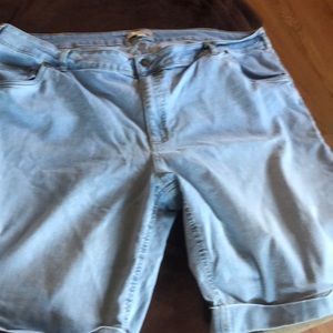 Jean shorts… faded blue